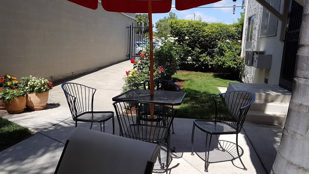 Main Street Footers | restaurant | 425 E Main St, Turlock, CA 95380, USA | 2096678383 OR +1 209-667-8383