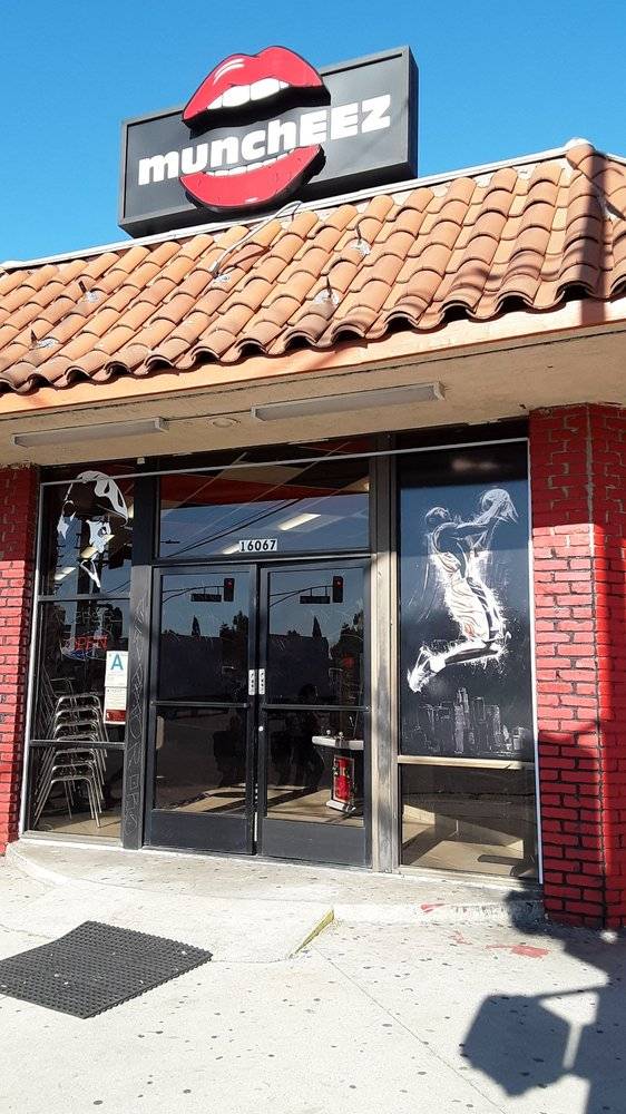 Muncheez | restaurant | 16067 Vanowen St, Van Nuys, CA 91406, USA | 3233666363 OR +1 323-366-6363