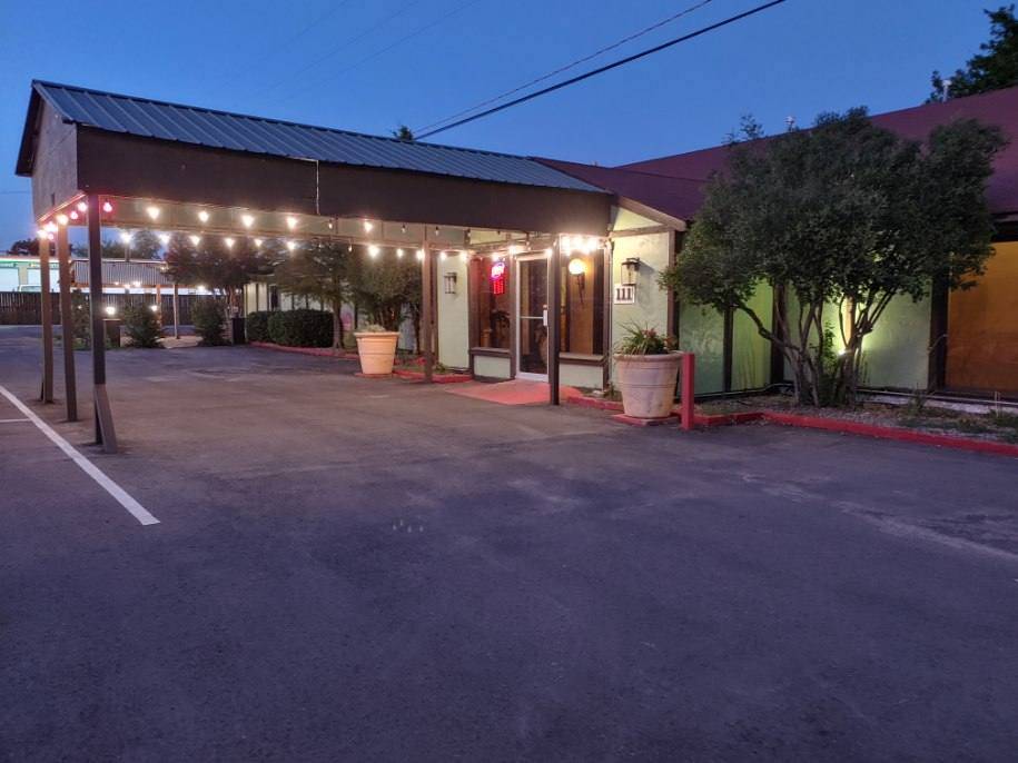 Nanas Grill | restaurant | 111 SW Lee Blvd, Lawton, OK 73501, USA | 5805954900 OR +1 580-595-4900