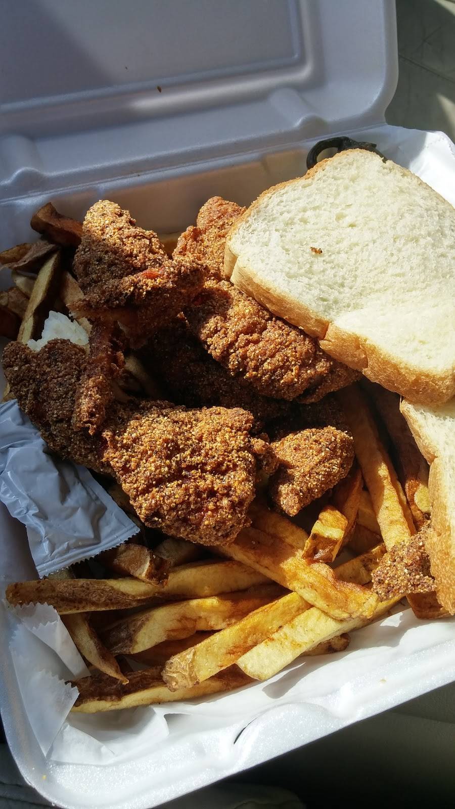 Catfish Connection | restaurant | 2464 W Kiest Blvd, Dallas, TX 75233, USA | 2143377101 OR +1 214-337-7101