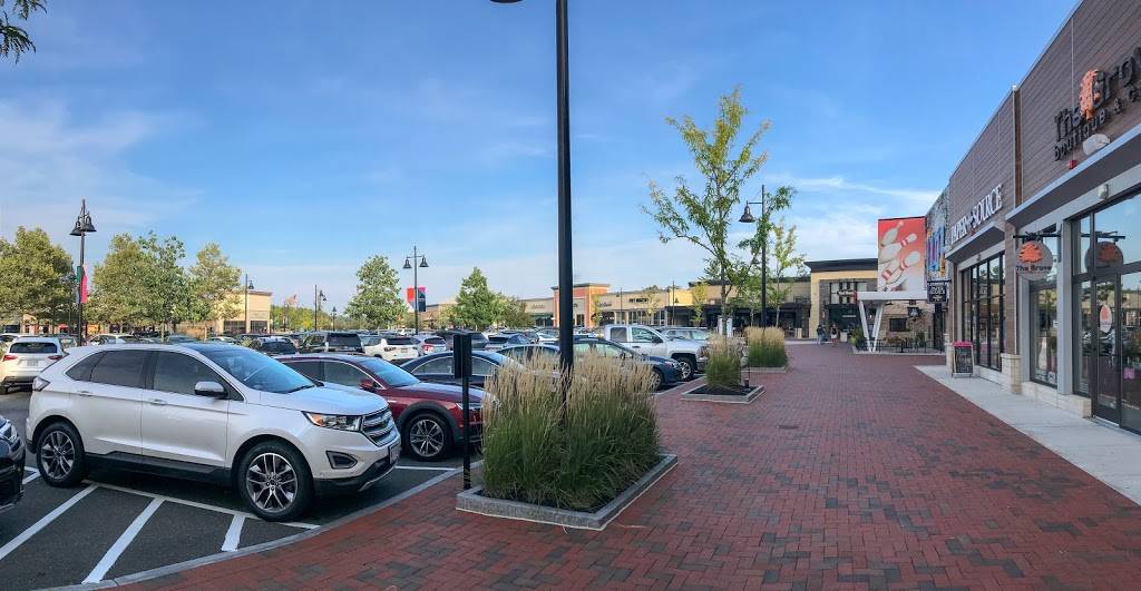 MarketStreet Lynnfield | shopping mall | 600 Market St, Lynnfield, MA 01940, USA | 7814845400 OR +1 781-484-5400