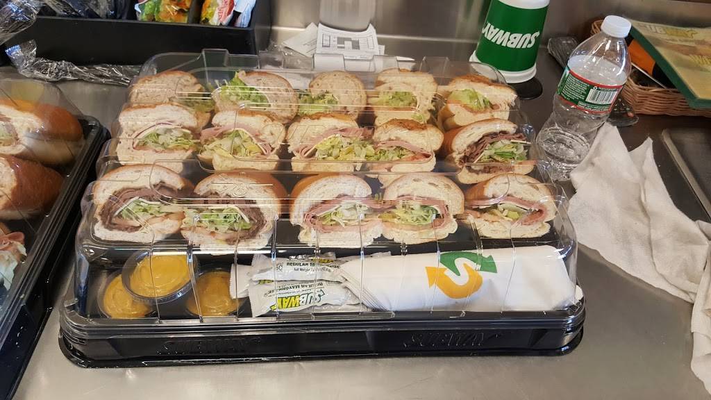 Subway | restaurant | 285 Ferry St, Newark, NJ 07105, USA | 9734669220 OR +1 973-466-9220