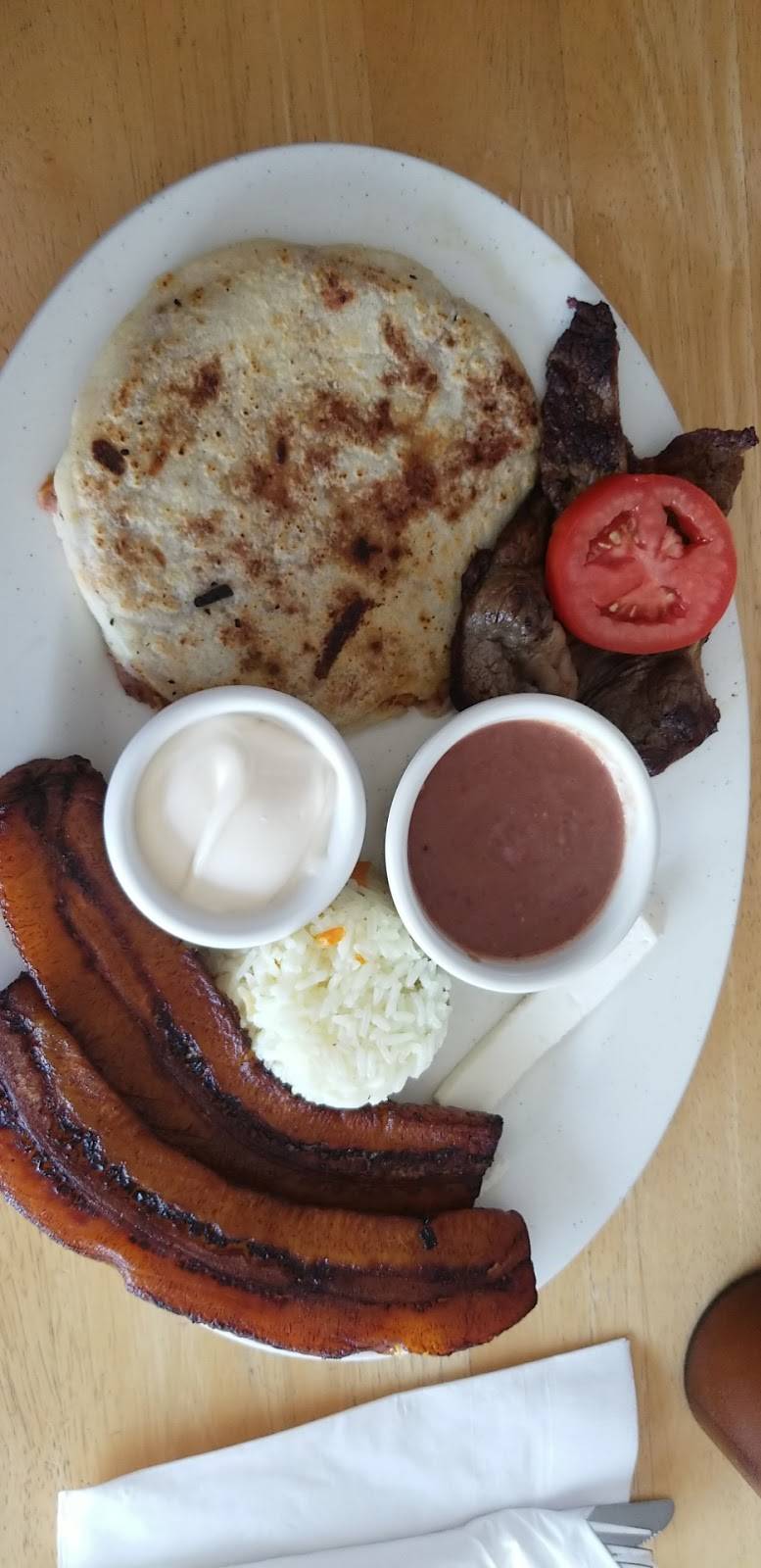 Las Pupusas Mama Lita | restaurant | 1450 N Santa Fe Ave, Vista, CA 92083, USA | 7609419197 OR +1 760-941-9197