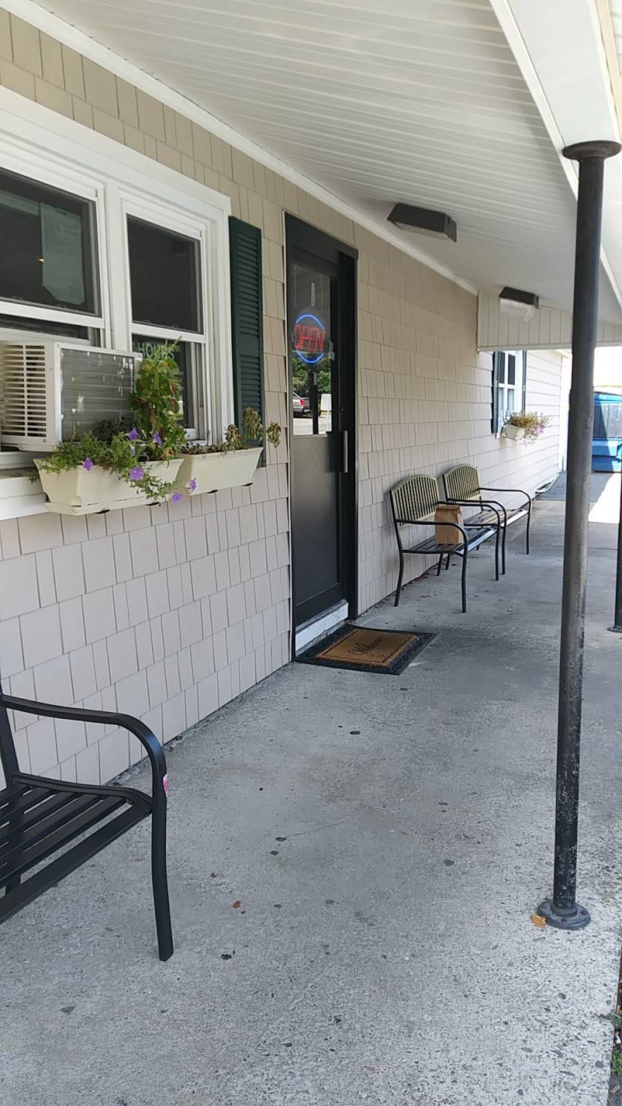 Ginas Restaurant | restaurant | 950 Wilson Rd, Fall River, MA 02720, USA | 5086794311 OR +1 508-679-4311