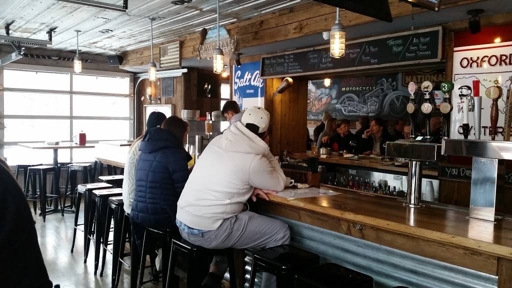 Lees Pint & Shell | restaurant | 2844 Hudson St, Baltimore, MD 21224, USA | 4103272883 OR +1 410-327-2883