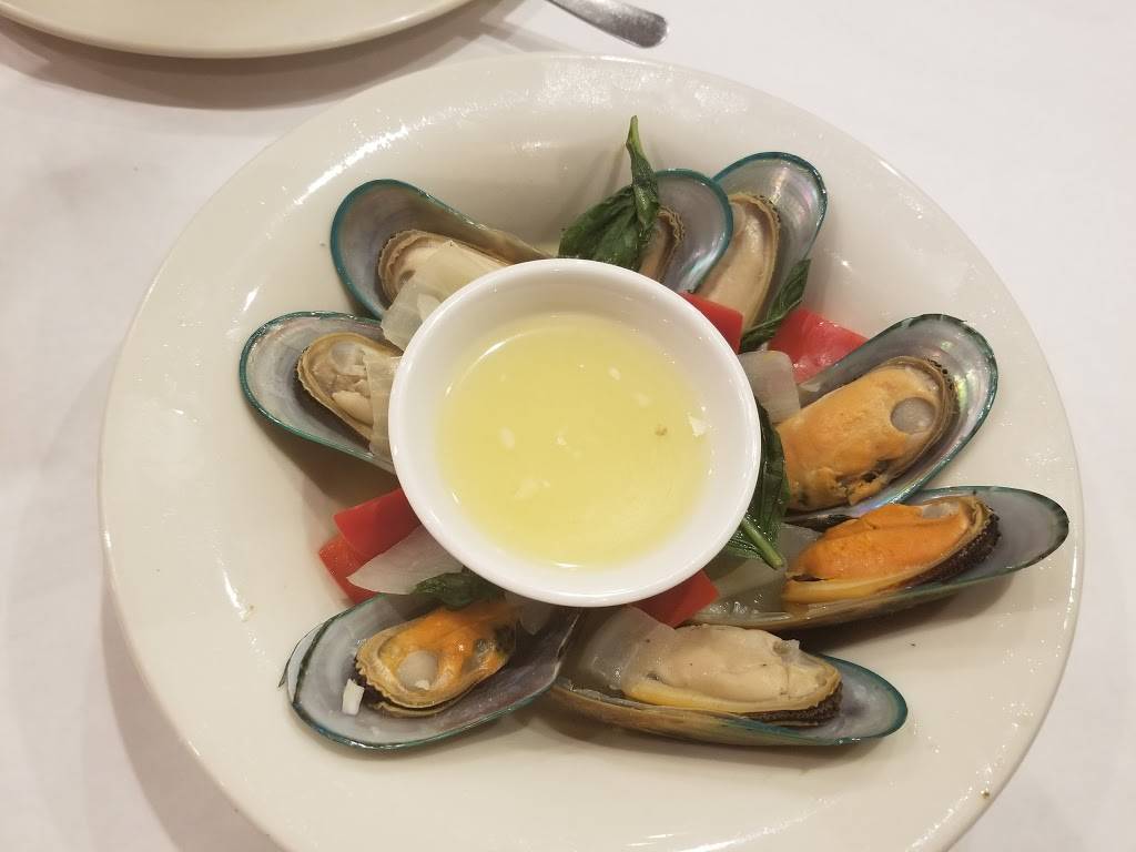 Green Peapod Thai Restaurant | restaurant | 1225 N Green St, McHenry, IL 60050, USA | 8155789999 OR +1 815-578-9999