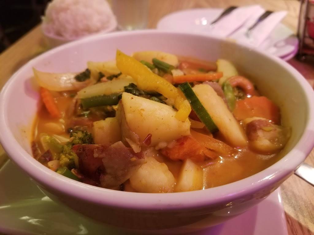 Thai On Clark | restaurant | 4641 N Clark St, Chicago, IL 60640, USA | 7732752620 OR +1 773-275-2620