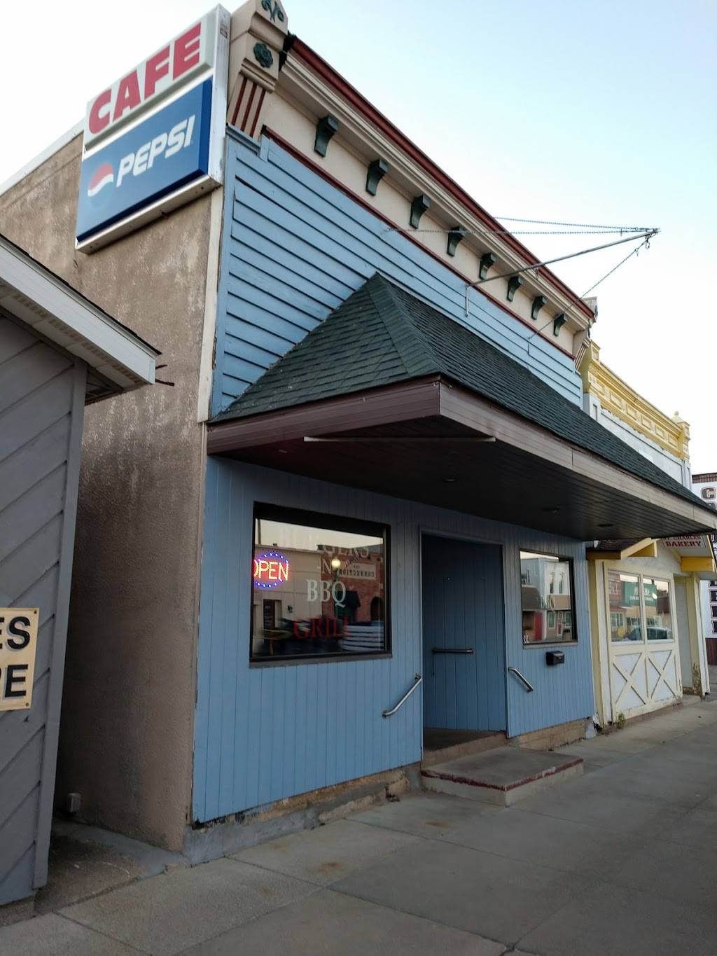 Burgers -N- BBQ Grill | restaurant | 1204 Whitewater Ave, St Charles, MN 55972, USA | 5079328607 OR +1 507-932-8607