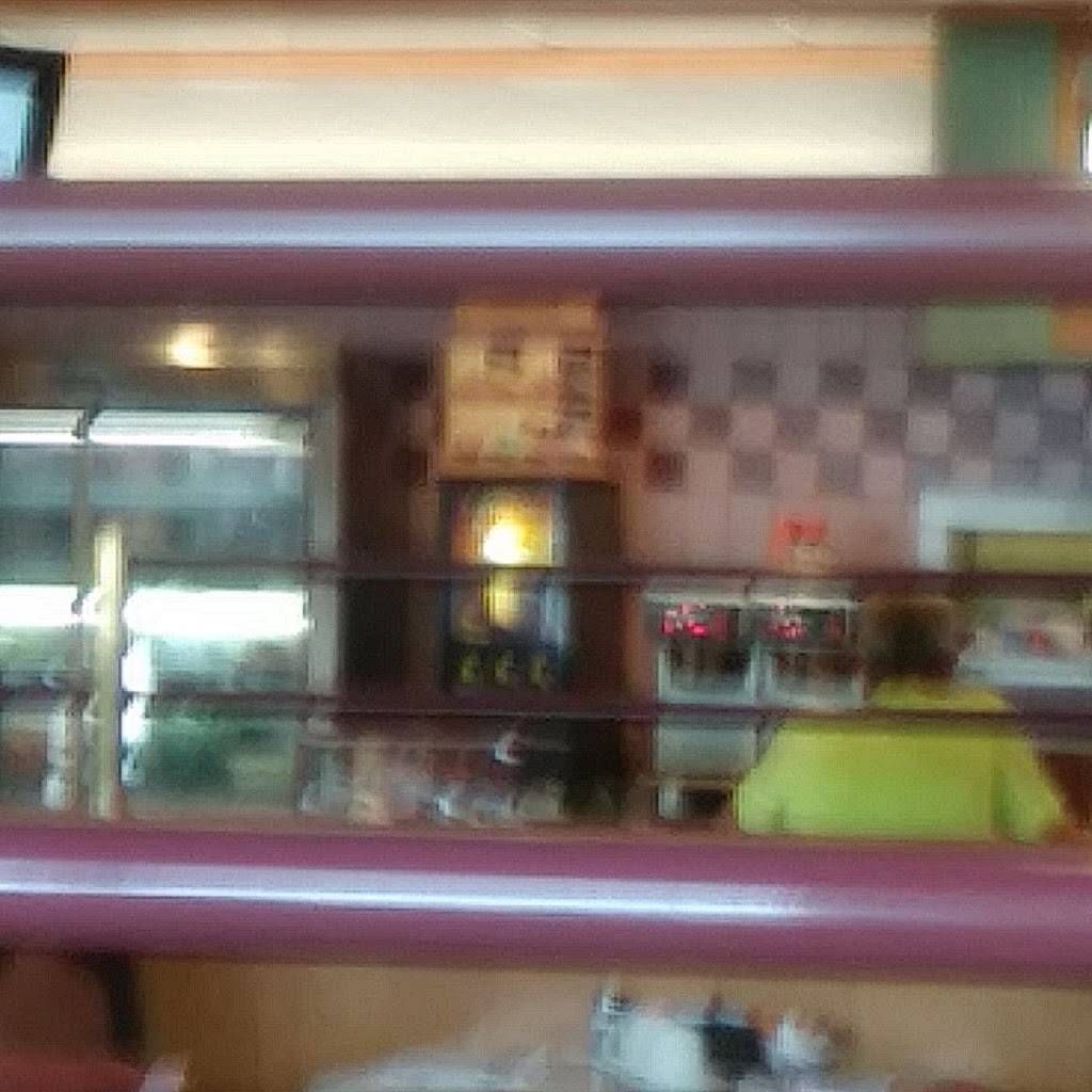 Quincys Restaurant | bakery | 1112 E Ogden Ave, Naperville, IL 60563, USA | 6303698035 OR +1 630-369-8035