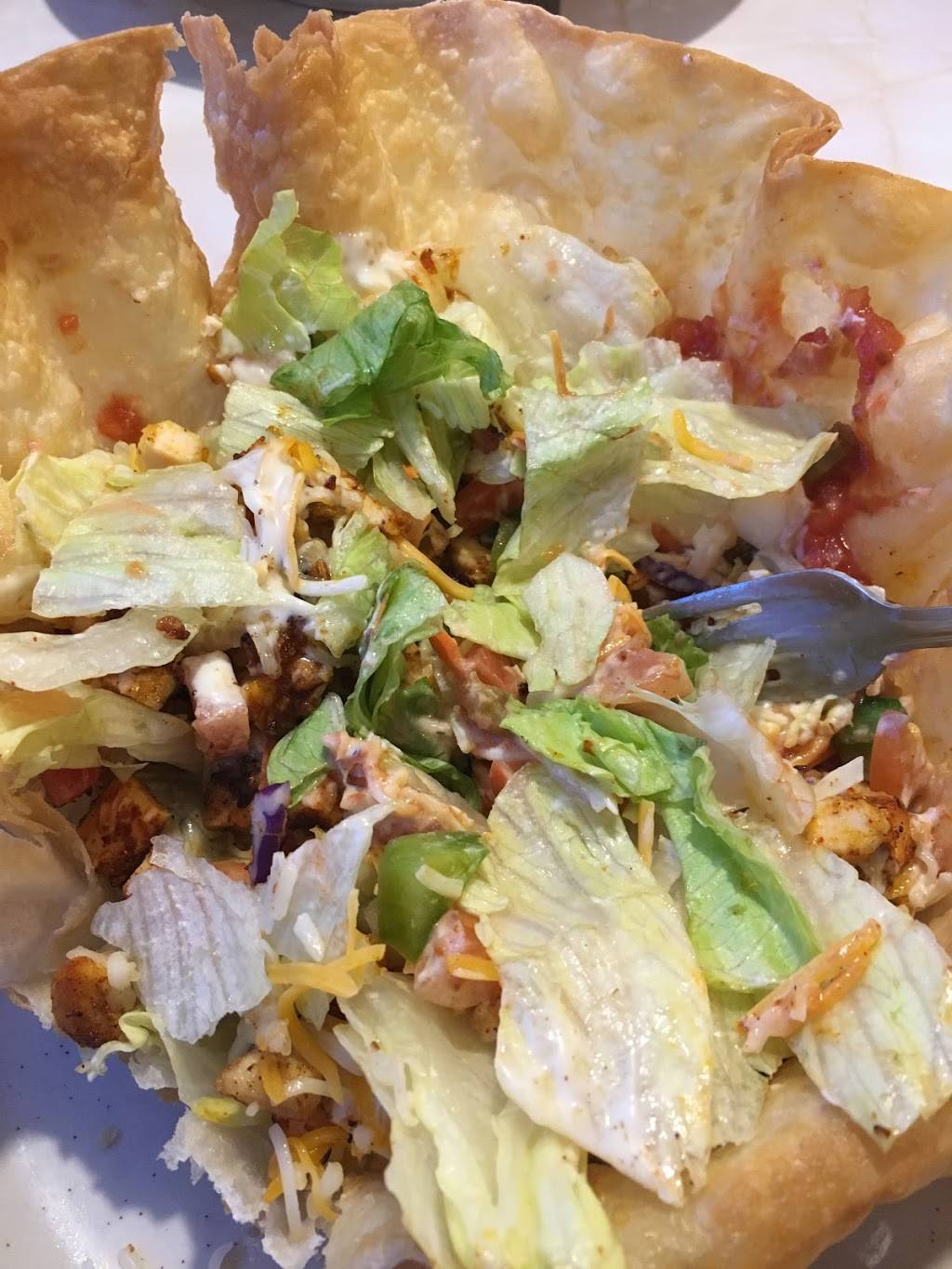 Noras Restaurant | restaurant | 1244, 417 E Lake St, Horicon, WI 53032, USA | 9204854493 OR +1 920-485-4493