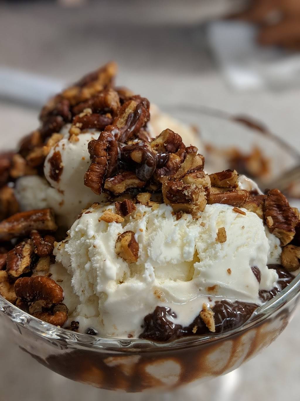 Oberweis Ice Cream and Dairy Store | restaurant | 30 Roselle Rd, Schaumburg, IL 60193, USA | 8475340544 OR +1 847-534-0544