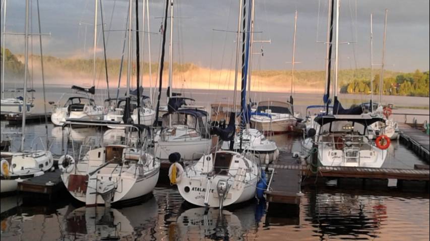 Resto de la berge | restaurant | 599 A 1re Av, Grandes-Piles, QC G0X 1H0, Canada | 8195388585 OR +1 819-538-8585