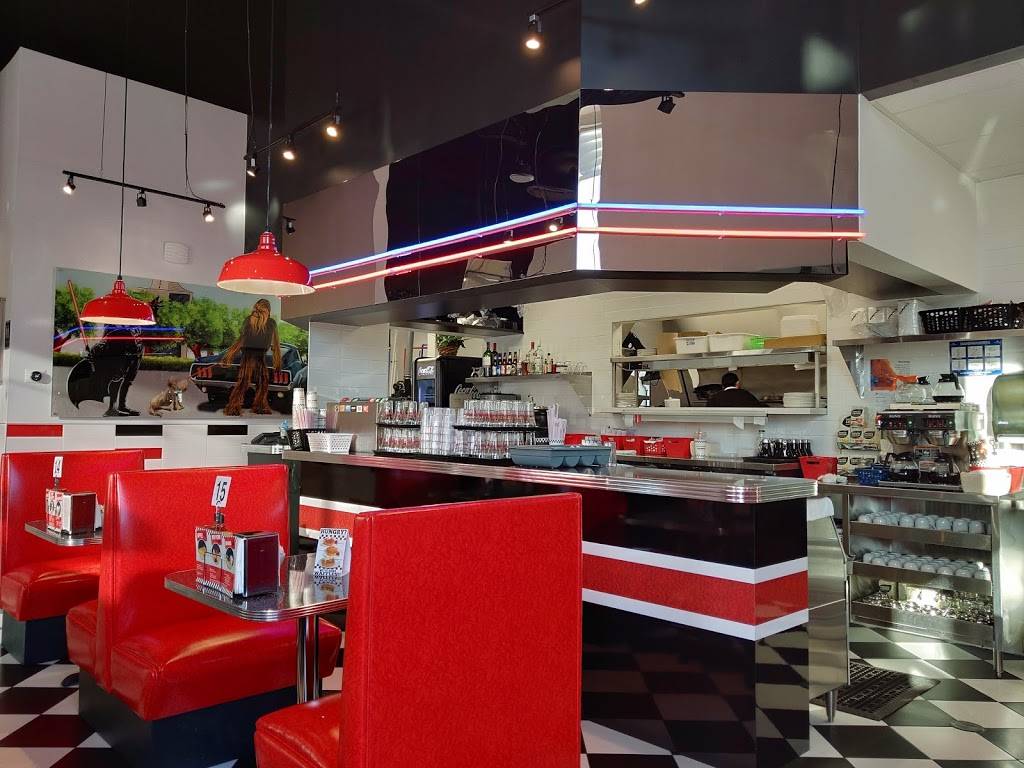 Wimpys Diner | restaurant | 685 University Ave, Orillia, ON L3V 6H2, Canada | 7053239696 OR +1 705-323-9696