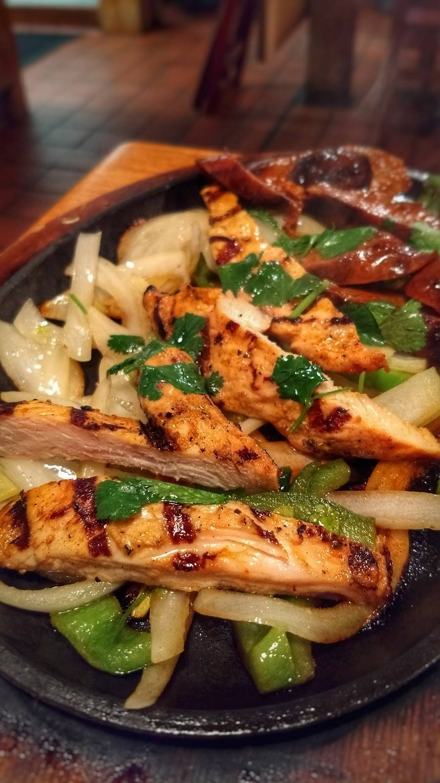 Los Tios Grill | restaurant | 201 Harrison St SE, Leesburg, VA 20175, USA | 5712913652 OR +1 571-291-3652