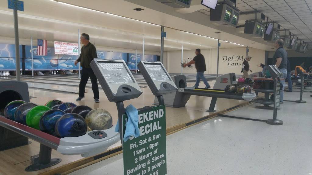 Del Mar Lanes | cafe | 3020 Mangum Rd, Houston, TX 77092, USA | 7136822506 OR +1 713-682-2506