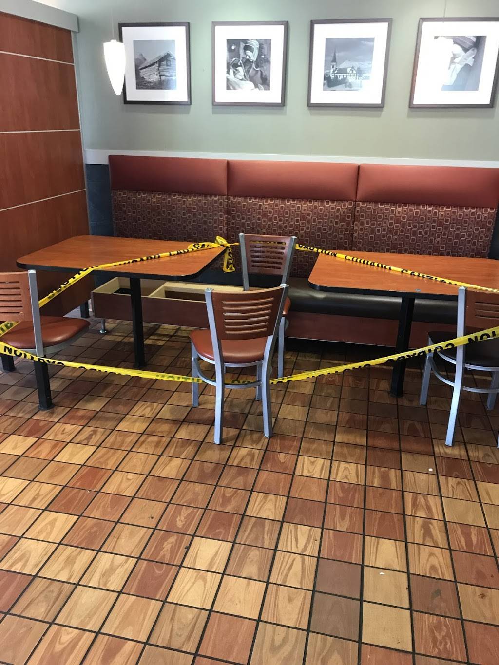 McDonalds | cafe | 915 Short St, Decorah, IA 52101, USA | 5633829406 OR +1 563-382-9406