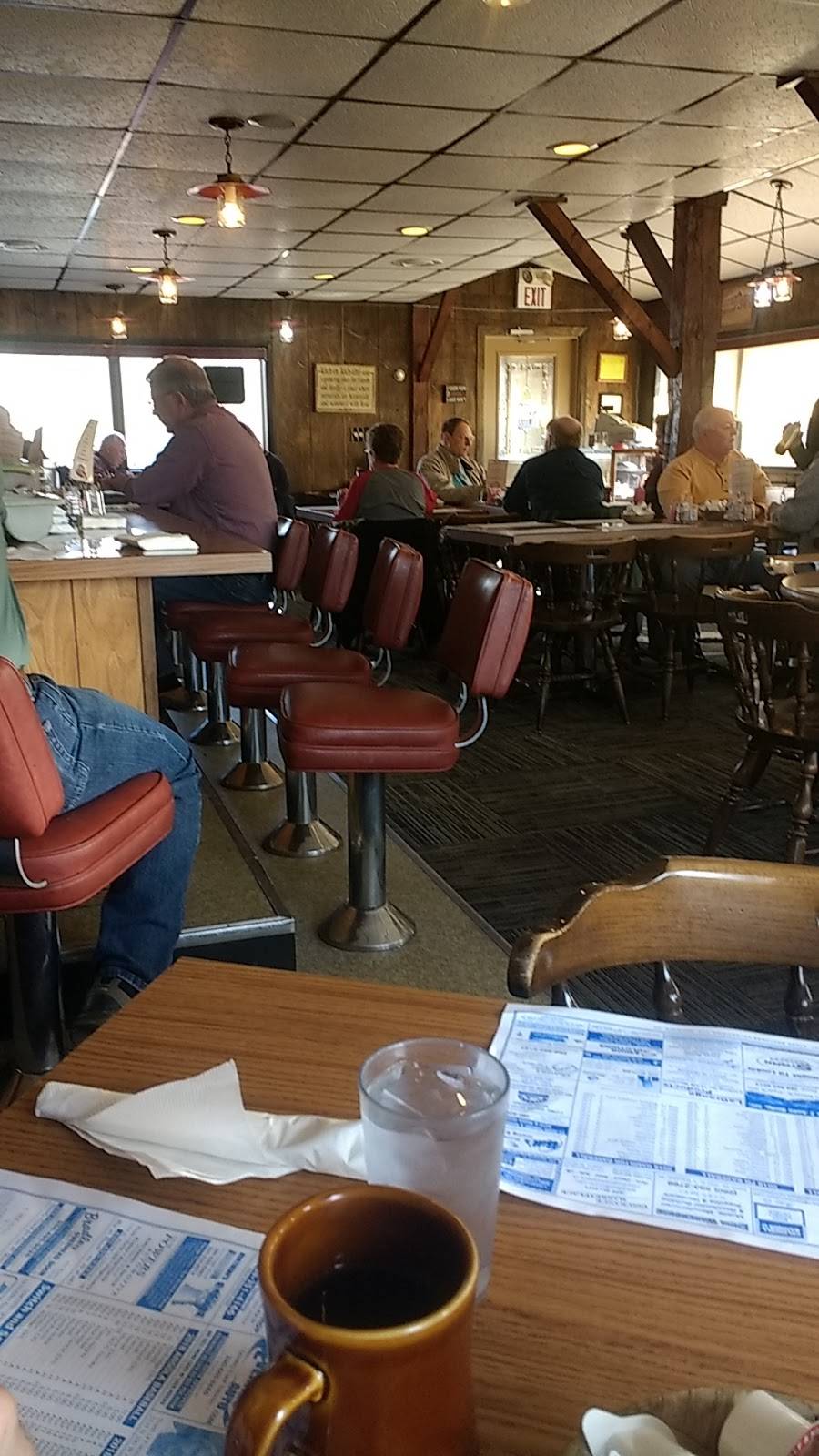 Village Kitchen | restaurant | 109 N Superior St, Angola, IN 46703, USA | 2606659053 OR +1 260-665-9053