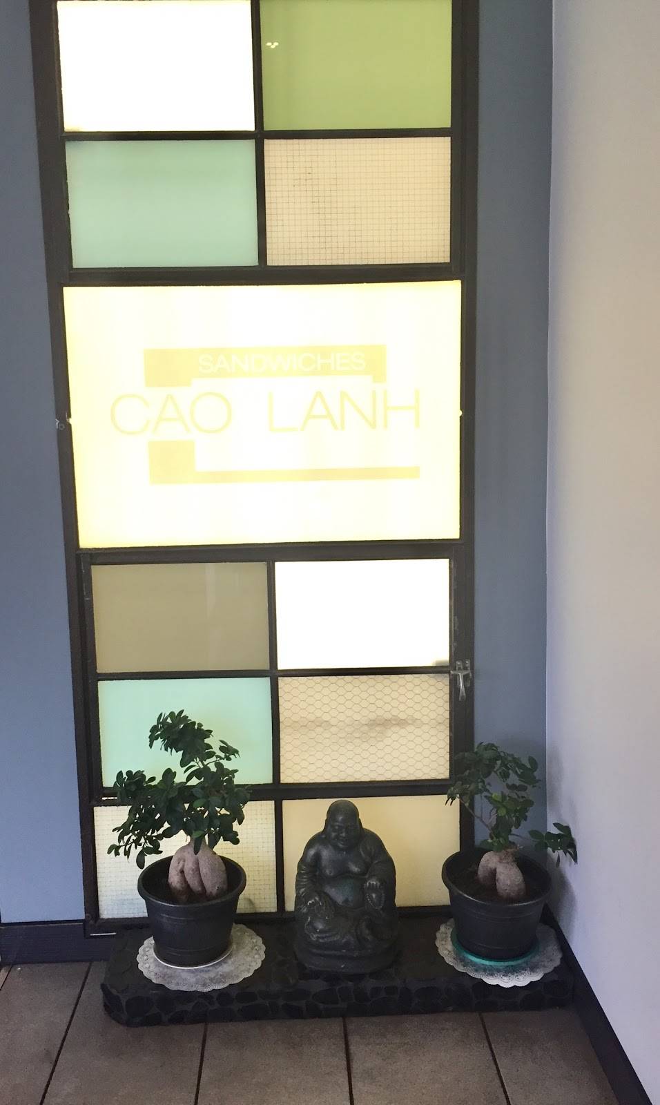 Sandwiches Cao Lanh | restaurant | 2651 Rue Ontario E, Montréal, QC H2K 1X1, Canada | 5145236334 OR +1 514-523-6334