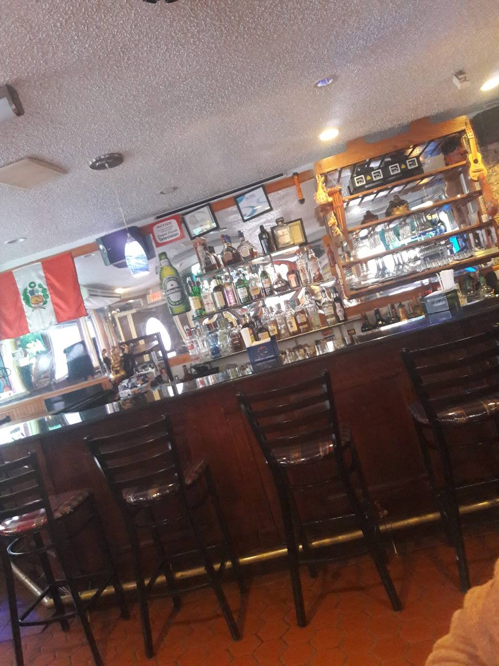 Huguitos Restaurant & Bar | restaurant | 19 White St, West Orange, NJ 07052, USA | 9737364121 OR +1 973-736-4121