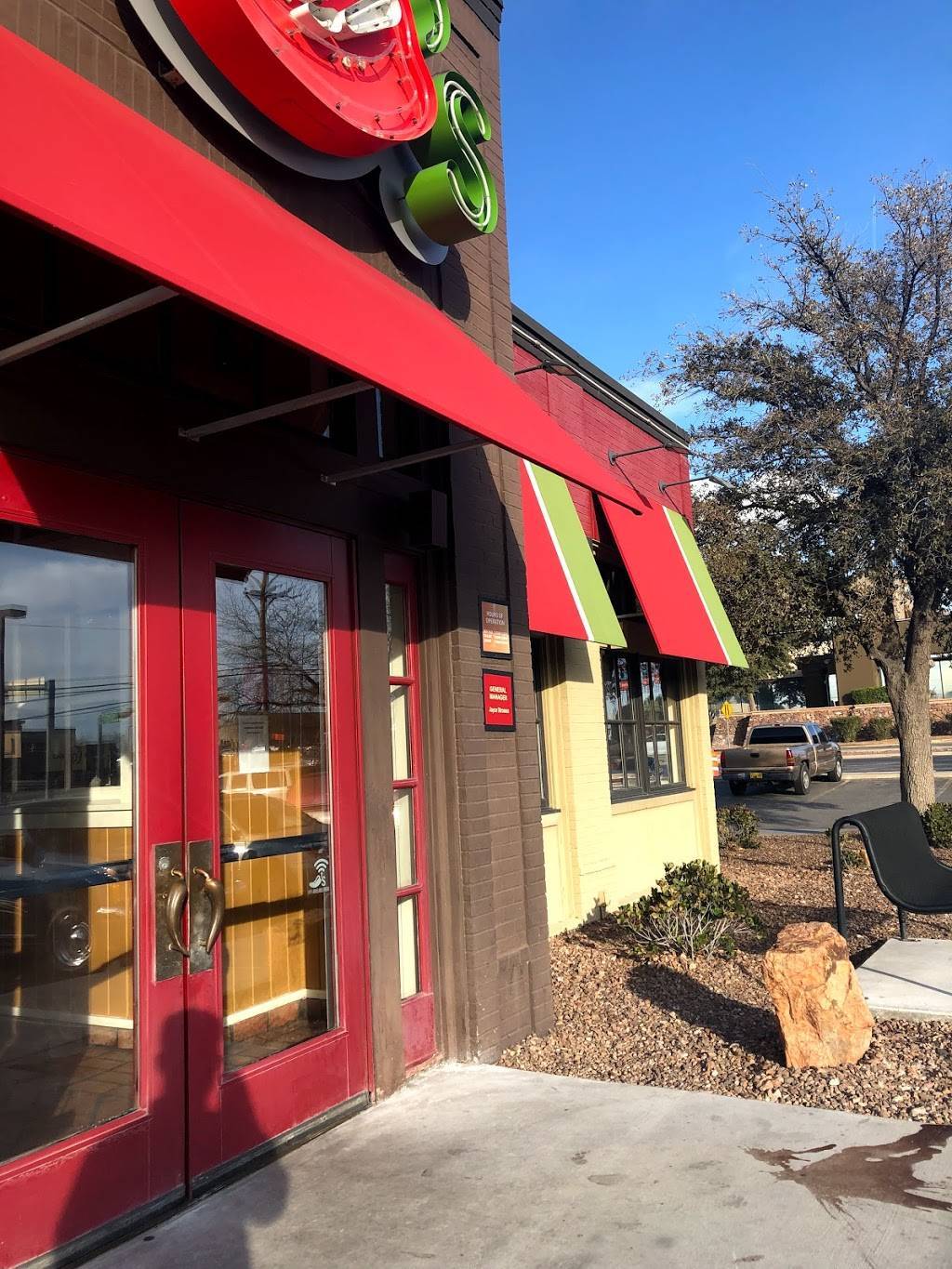 Chilis Grill & Bar | Open for Dine-In, Delivery and Takeout | restaurant | 7600 N Mesa St, El Paso, TX 79912, USA | 9155852001 OR +1 915-585-2001