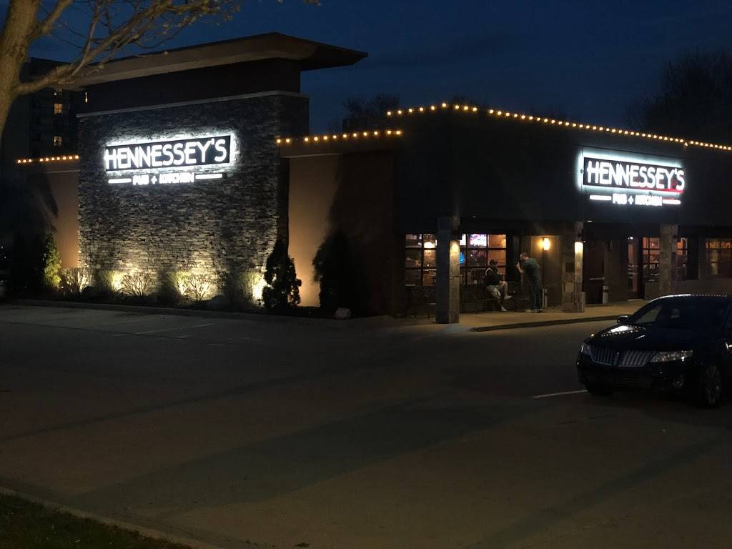 Hennesseys Pub + Kitchen | restaurant | 42012 Hayes Rd, Clinton Twp, MI 48038, USA | 5862860008 OR +1 586-286-0008
