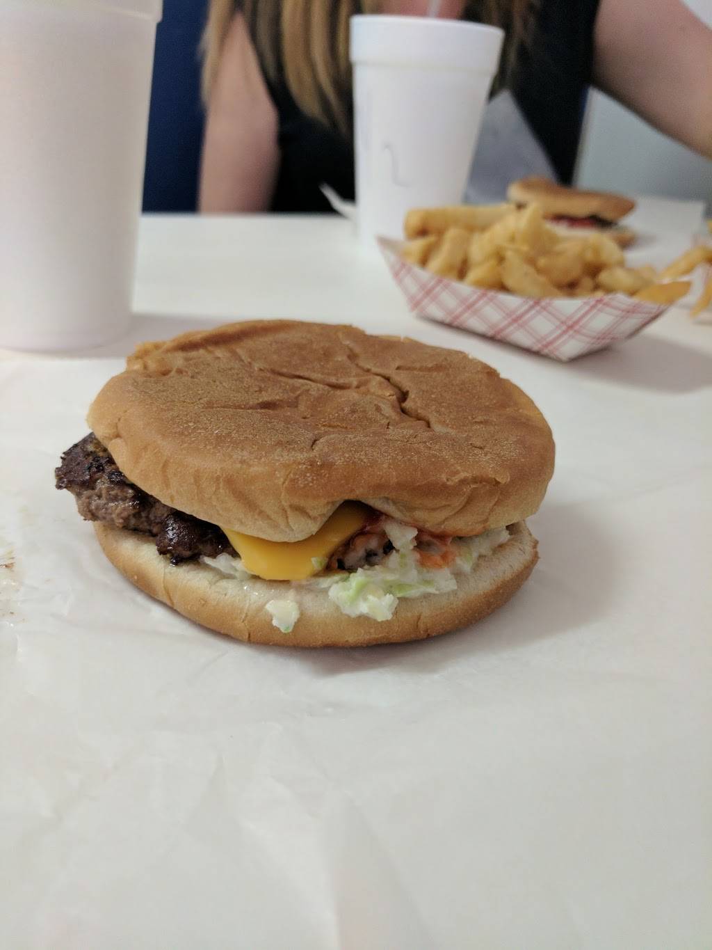 Chriss Drive In | restaurant | Siler City, NC 27344, USA | 9196632333 OR +1 919-663-2333