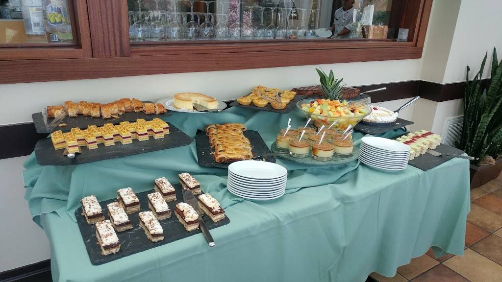 Lakeside Grille & Bar at Ramsey Golf & Country Club | restaurant | 105 Lakeside Dr, Ramsey, NJ 07446, USA | 2013270009 OR +1 201-327-0009