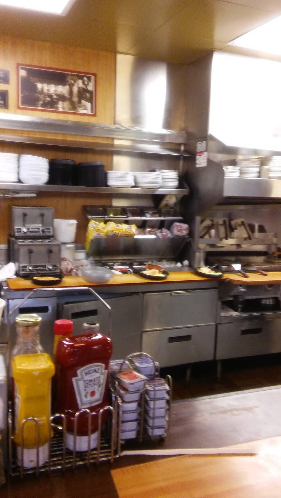 Waffle House | meal takeaway | 4852 Old National Hwy, College Park, GA 30337, USA | 4047674116 OR +1 404-767-4116