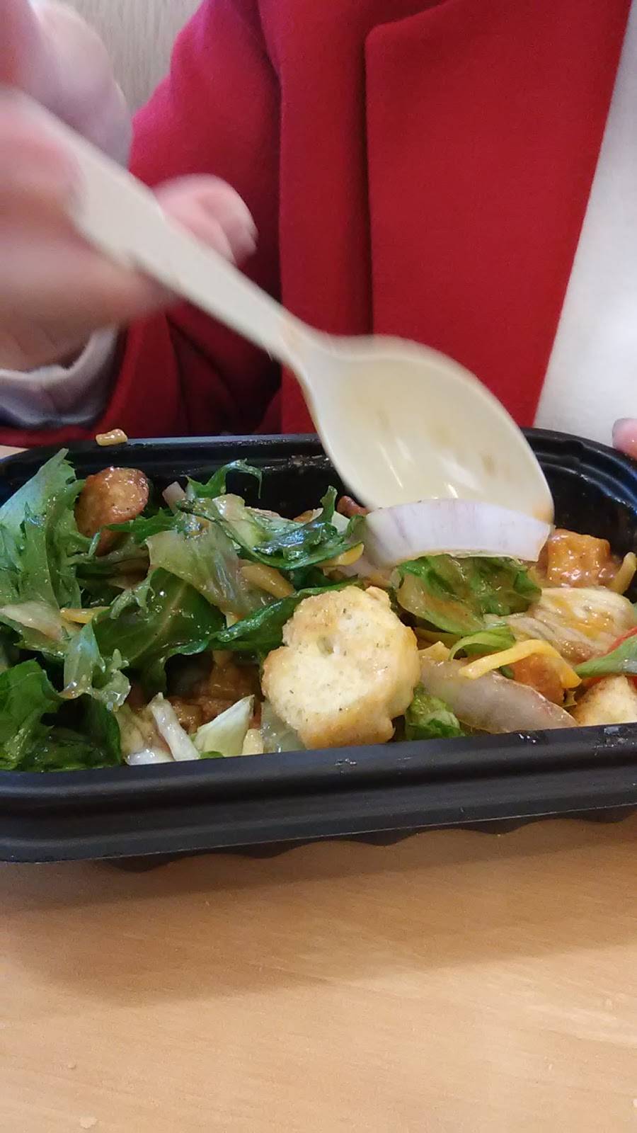 Wendys | restaurant | 524 S Memorial Dr, New Castle, IN 47362, USA | 7655214933 OR +1 765-521-4933