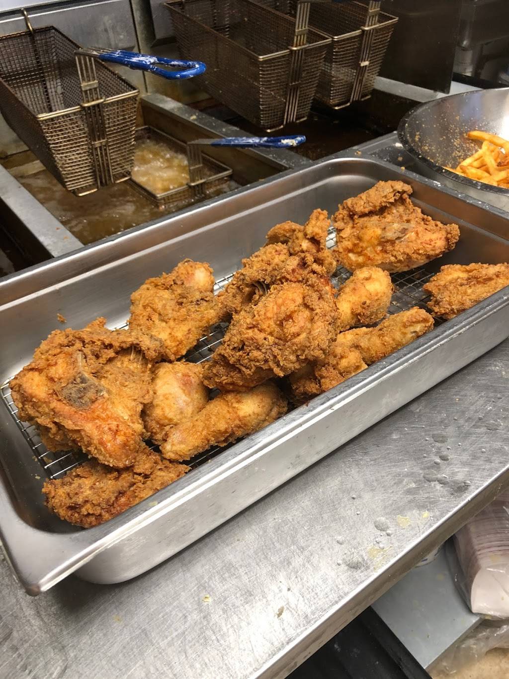 Fannys Fried Chicken | restaurant | 111 E Central Blvd, Cape Canaveral, FL 32920, USA | 3216130077 OR +1 321-613-0077