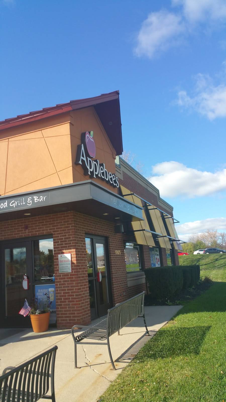 Applebees Grill + Bar | restaurant | 1005 W Eisenhower Pkwy, Ann Arbor, MI 48103, USA | 7347414851 OR +1 734-741-4851