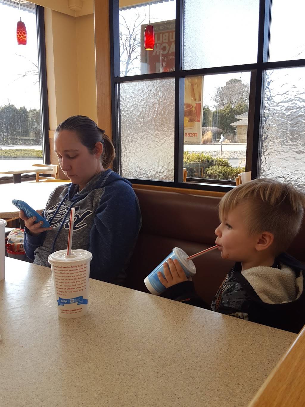 Wendys | restaurant | 6324 Dixie Hwy, Bridgeport, MI 48722, USA | 9897778110 OR +1 989-777-8110