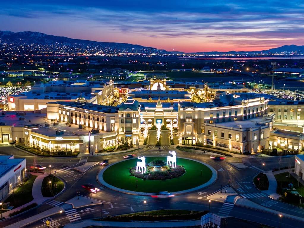 Cinemark Farmington at Station Park and XD | meal takeaway | 900 W Clark Ln, Farmington, UT 84025, USA | 8014478561 OR +1 801-447-8561