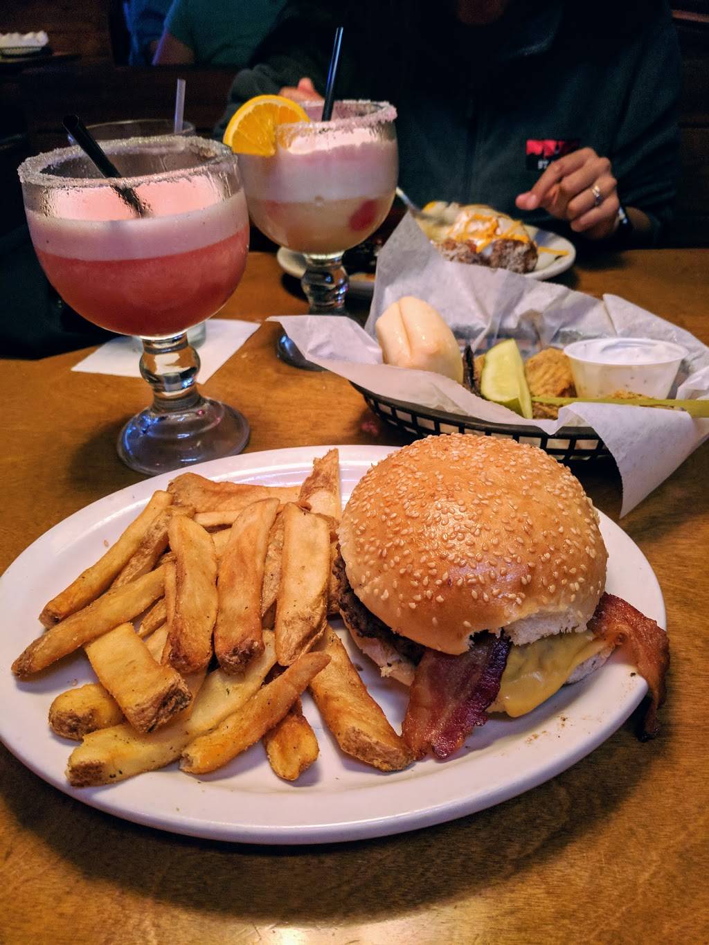 Texas Roadhouse | restaurant | 3910 W College Ave, Appleton, WI 54914, USA | 9207387427 OR +1 920-738-7427