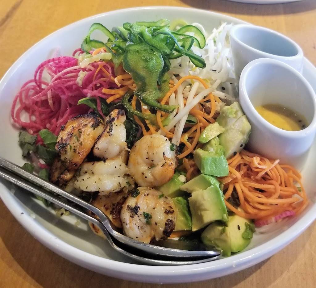 California Pizza Kitchen | restaurant | 5614 Bay St Suite 244, Emeryville, CA 94608, USA | 5106540750 OR +1 510-654-0750