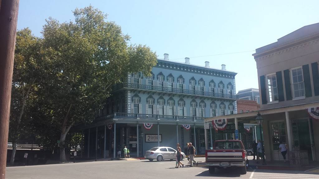 Round Table Pizza | meal delivery | 127 K St, Sacramento, CA 95814, USA | 9164437461 OR +1 916-443-7461