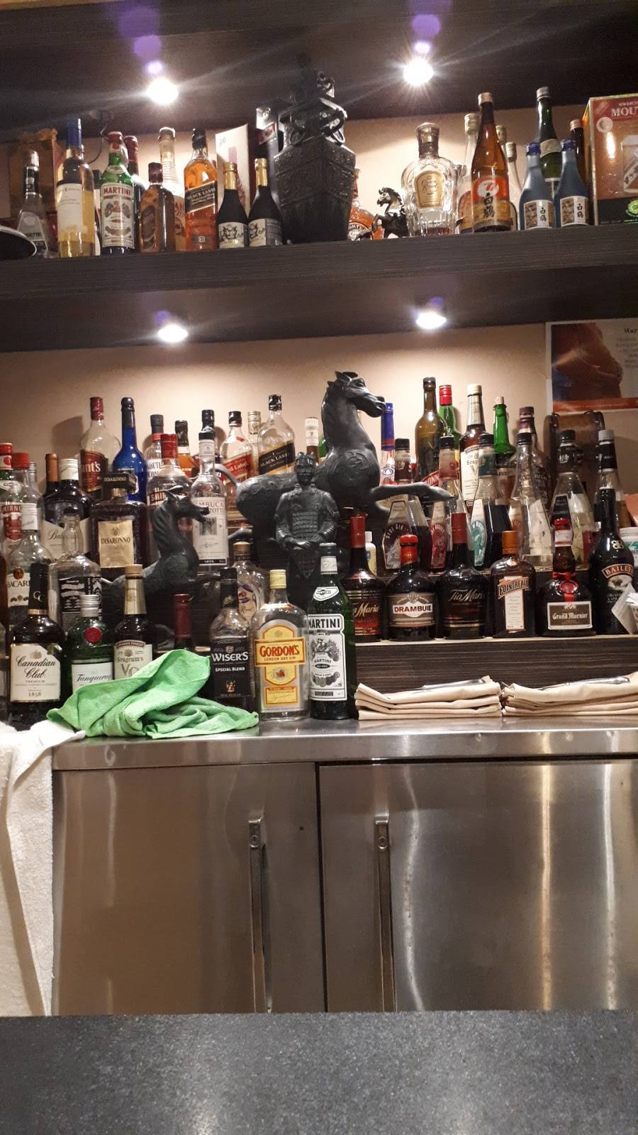 Dragon Court Restaurant | restaurant | 988 King St W, Hamilton, ON L8S 1L1, Canada | 9055221999 OR +1 905-522-1999