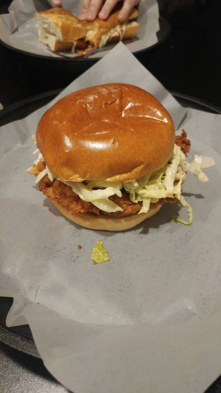 Dueys on Fairfax | restaurant | 1028 Fairfax St, Carlyle, IL 62231, USA | 6185946336 OR +1 618-594-6336