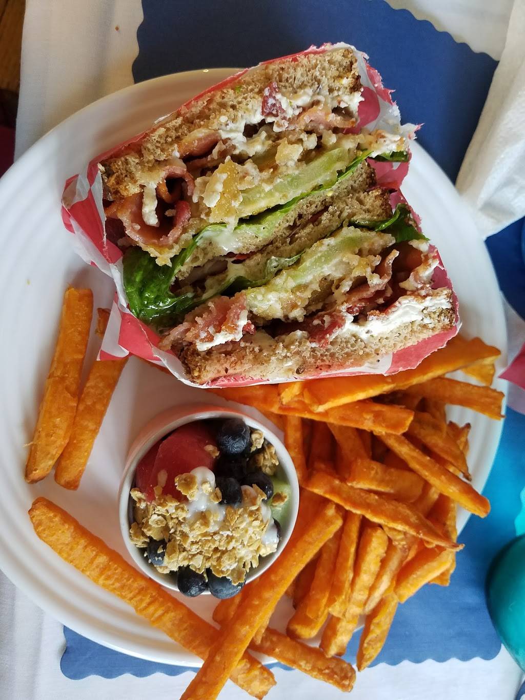 Captains House | restaurant | 6004 Miller Ave, Gary, IN 46403, USA | 2192392639 OR +1 219-239-2639