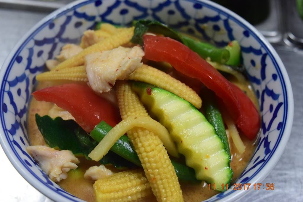 Thai Lanna Cuisine | restaurant | 2401 Bank St, Ottawa, ON K1V 8R9, Canada | 6132499524 OR +1 613-249-9524