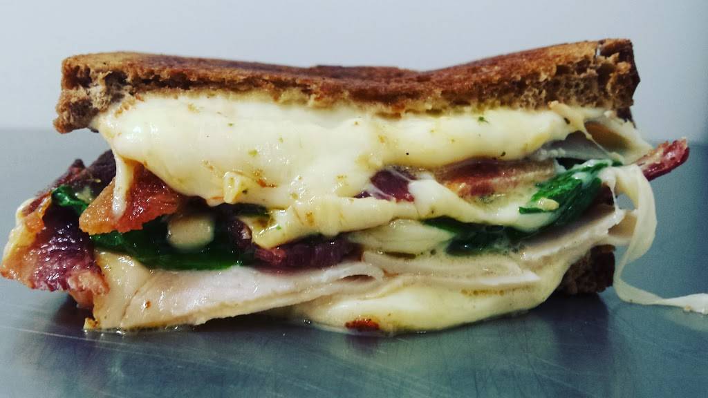 Central Melt | restaurant | 685 Central Ave, St. Petersburg, FL 33701, USA | 7273465338 OR +1 727-346-5338