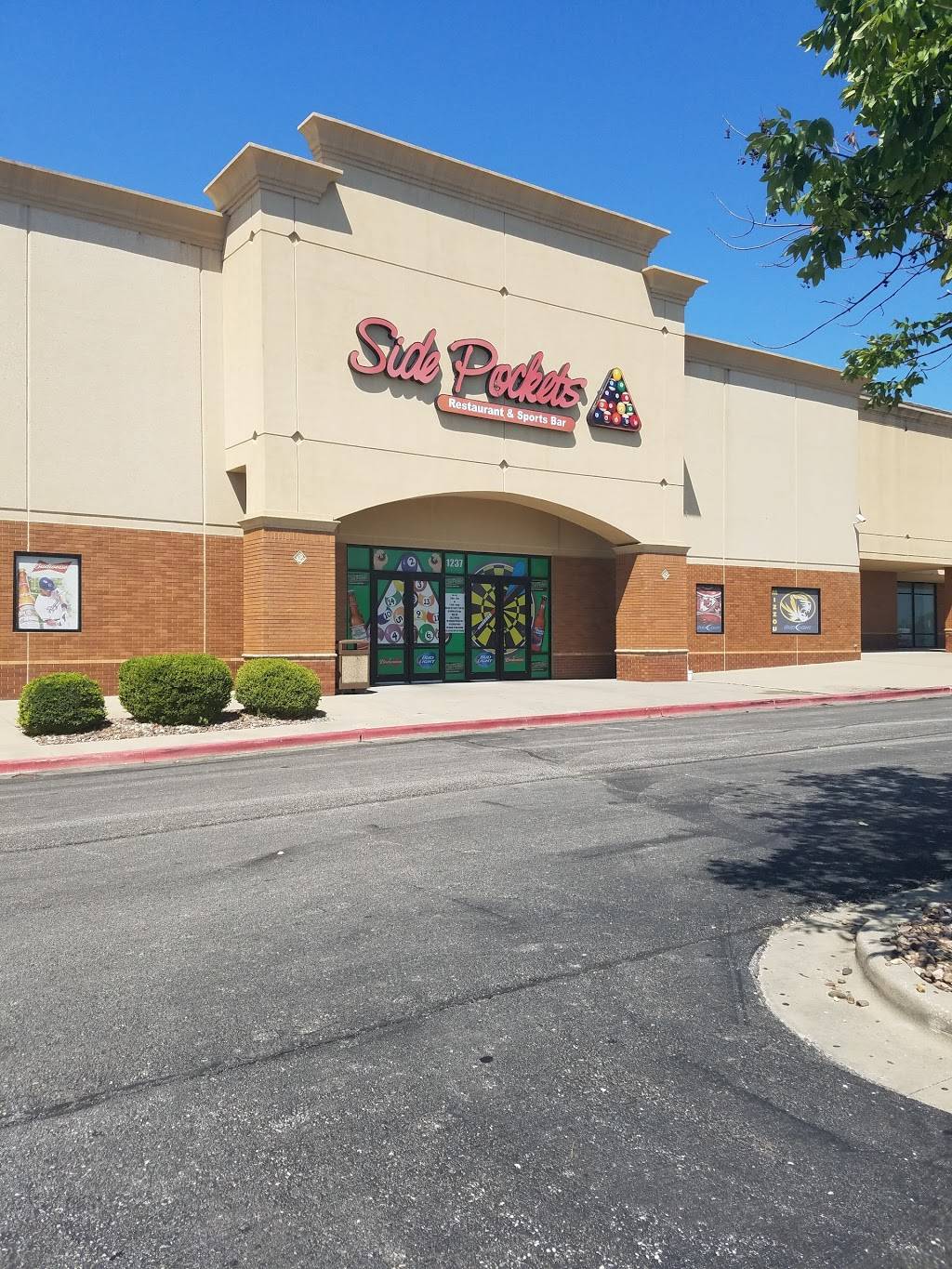 Side Pockets | restaurant | 1237 MO-7, Blue Springs, MO 64014, USA | 8162245454 OR +1 816-224-5454