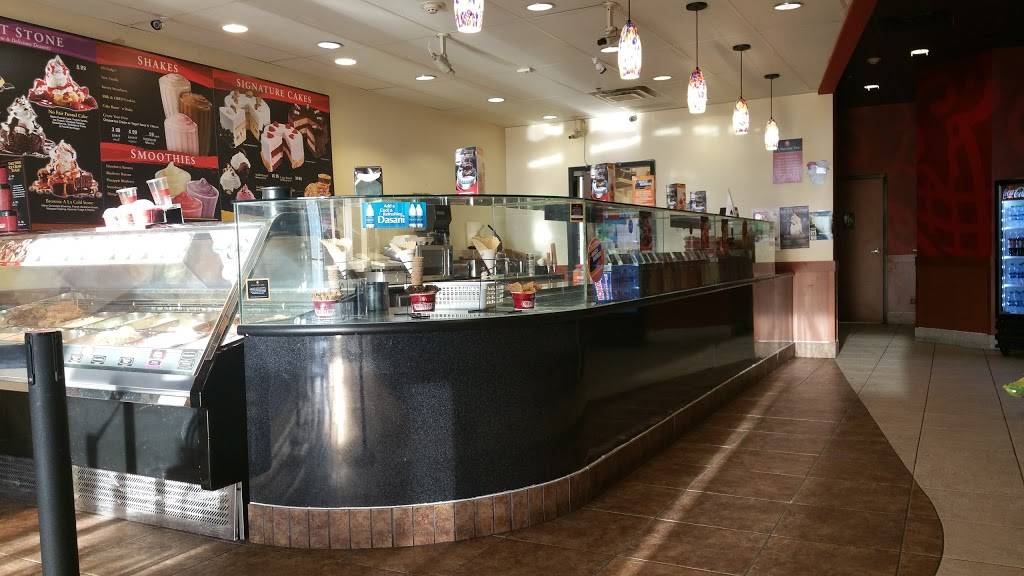Cold Stone Creamery | bakery | 339 Randall Rd, Lake in the Hills, IL 60156, USA | 8478547525 OR +1 847-854-7525