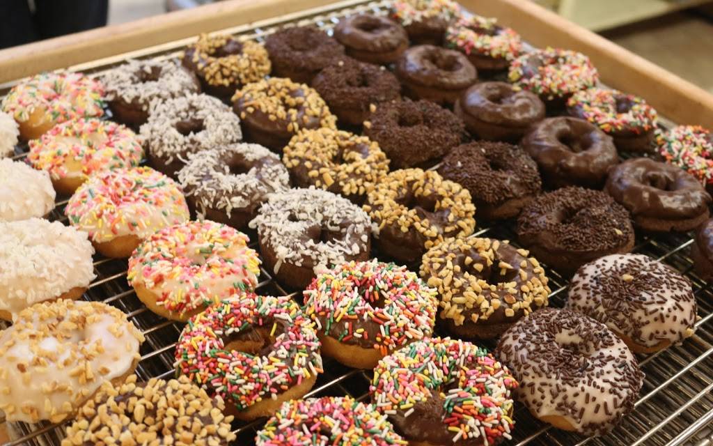 Flakey Cream Do-Nuts & Coffee Shop | cafe | 441 Center St, Healdsburg, CA 95448, USA | 7074333895 OR +1 707-433-3895