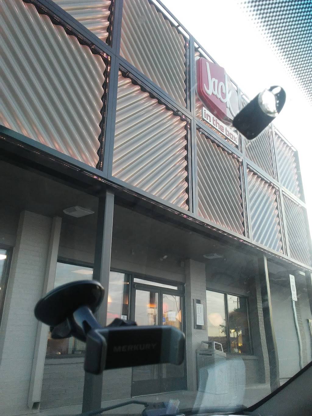 Jack in the Box | restaurant | 2802 N Main St, Fort Worth, TX 76106, USA | 8176242900 OR +1 817-624-2900