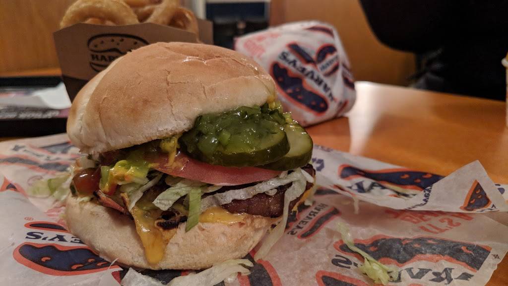 Harveys | restaurant | 1946 Robertson Rd, Nepean, ON K2H 5B9, Canada | 6138290811 OR +1 613-829-0811