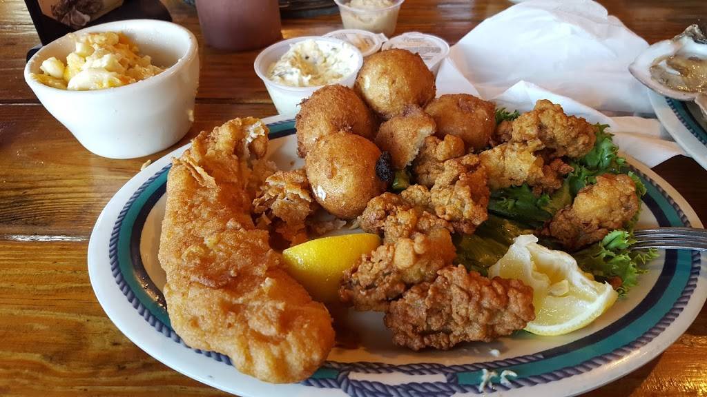 Steamer Oyster & Steakhouse | restaurant | 168 Sea Island Pkwy, Beaufort, SC 29907, USA | 8435220210 OR +1 843-522-0210