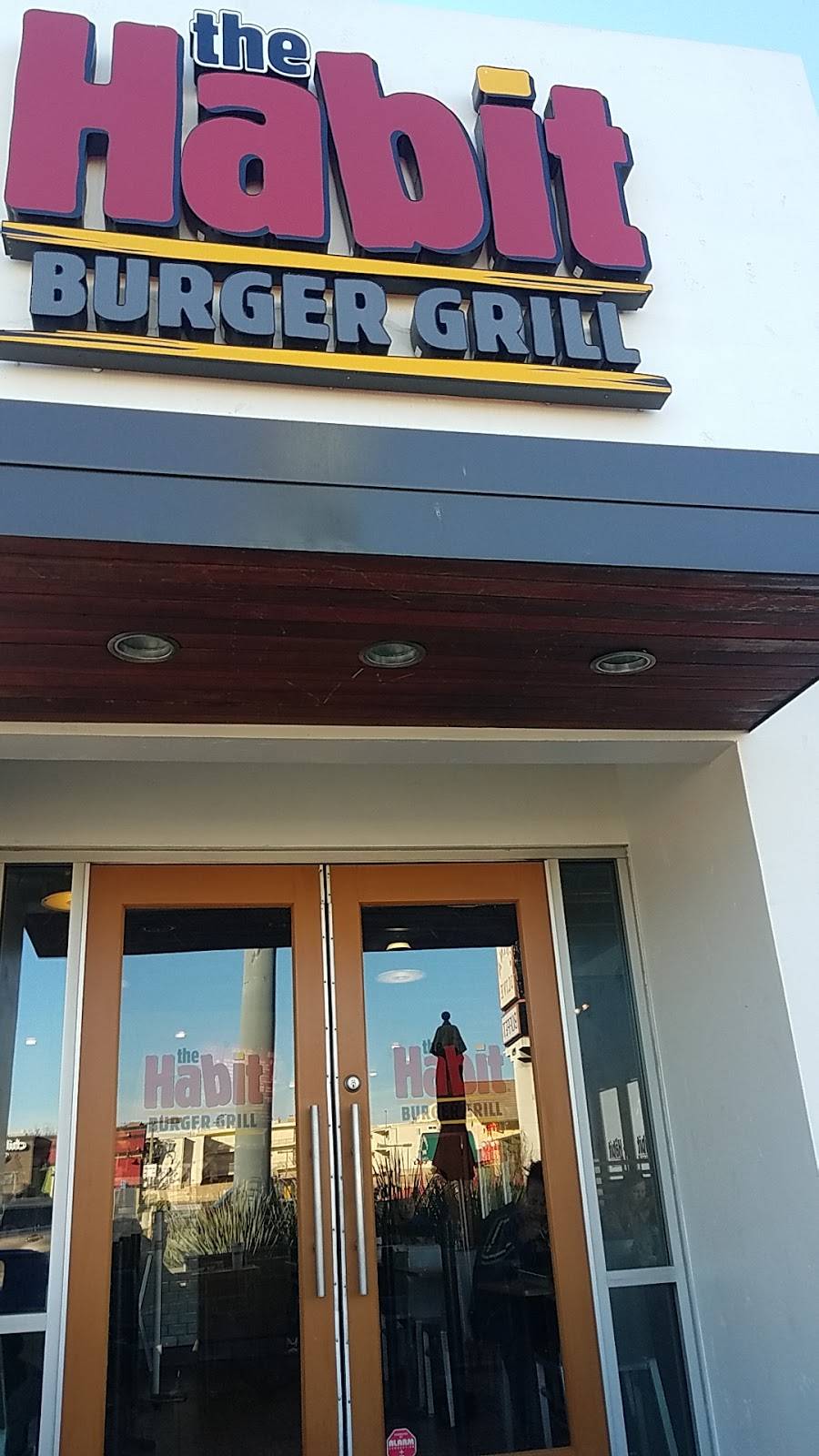 The Habit Burger Grill | meal takeaway | 9215 Reseda Blvd, Northridge, CA 91324, USA | 8189937113 OR +1 818-993-7113