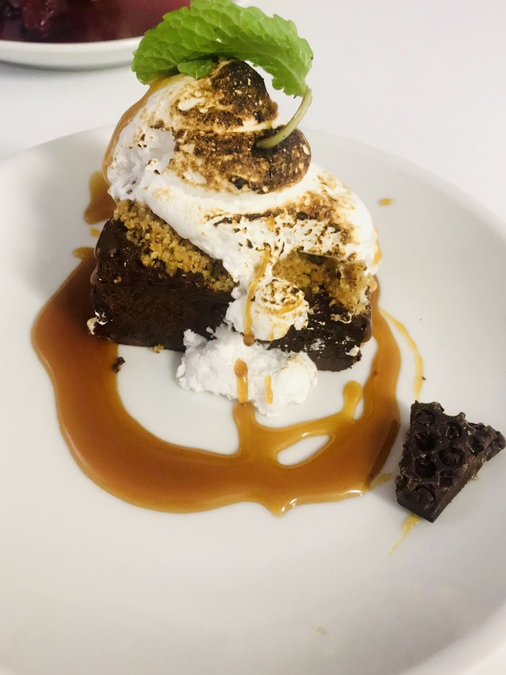 The Metropolitan Restaurant & Bar | restaurant | 3 Pratt Blvd, Glen Cove, NY 11542, USA | 5168064111 OR +1 516-806-4111