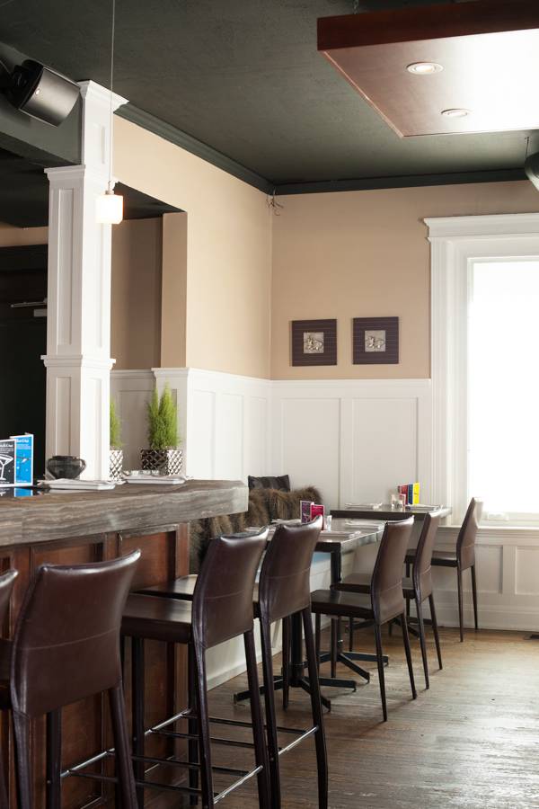 Michael & Marions | restaurant | 89 Bayfield St, Barrie, ON L4M 3A7, Canada | 7057211188 OR +1 705-721-1188